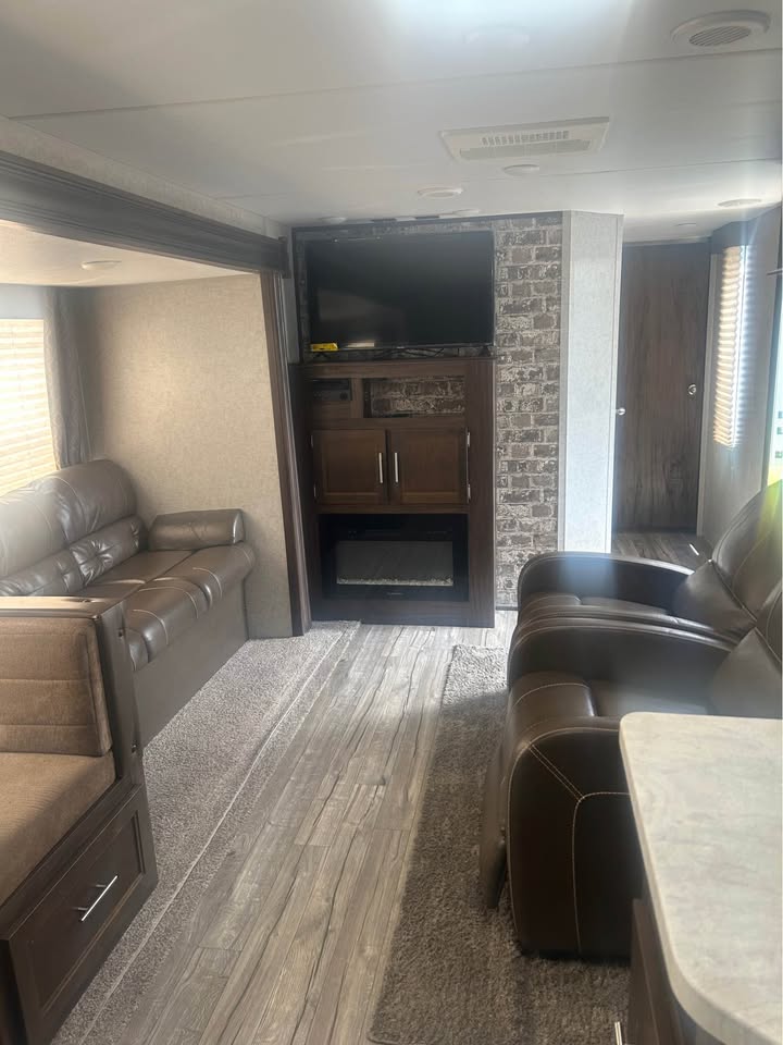 2018 Forest River Cherokee Limited 274RK - Image 10